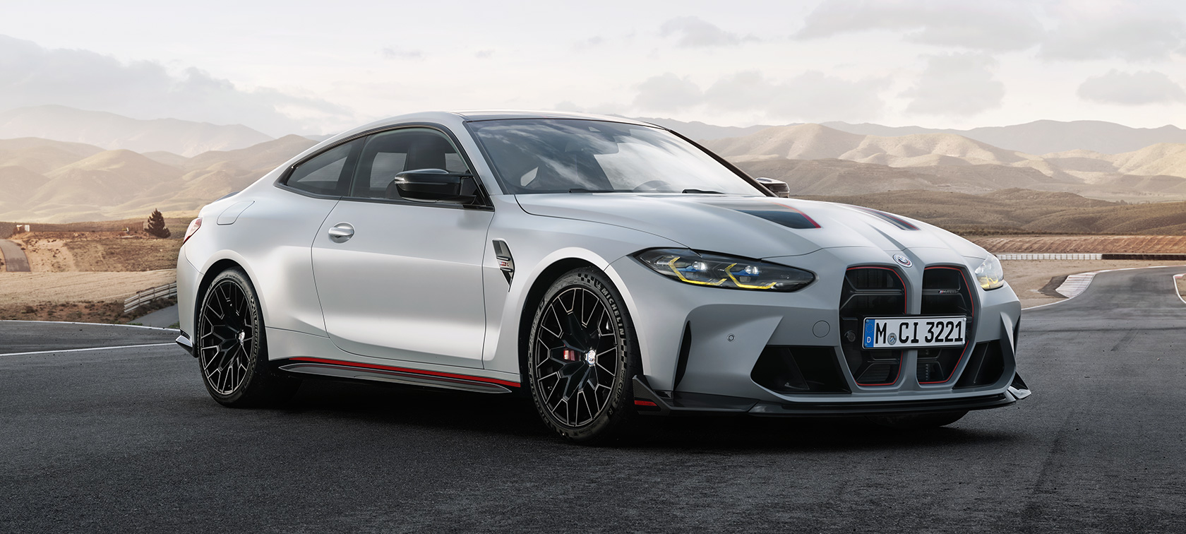 BMW M4 CSL G82 driekwart vooraanzicht BMW M4 CSL G82 BMW Individual 'Special Request' Frozen Brooklyn Grey metallic driekwart vooraanzicht