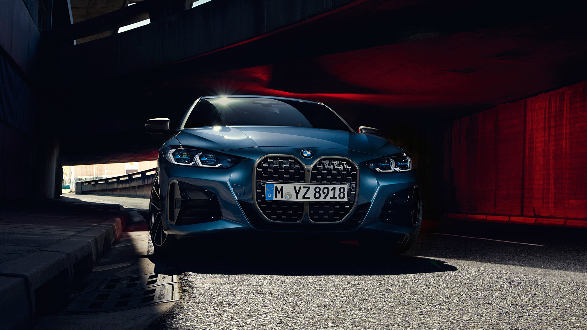 Dubbele BMW nieren LED-koplampen BMW M440i xDrive Coupé G22 2020 BMW M440i xDrive Coupé Arctic Race Blue metallic G22 2020 vooraanzicht dubbele BMW nieren LED-koplampen