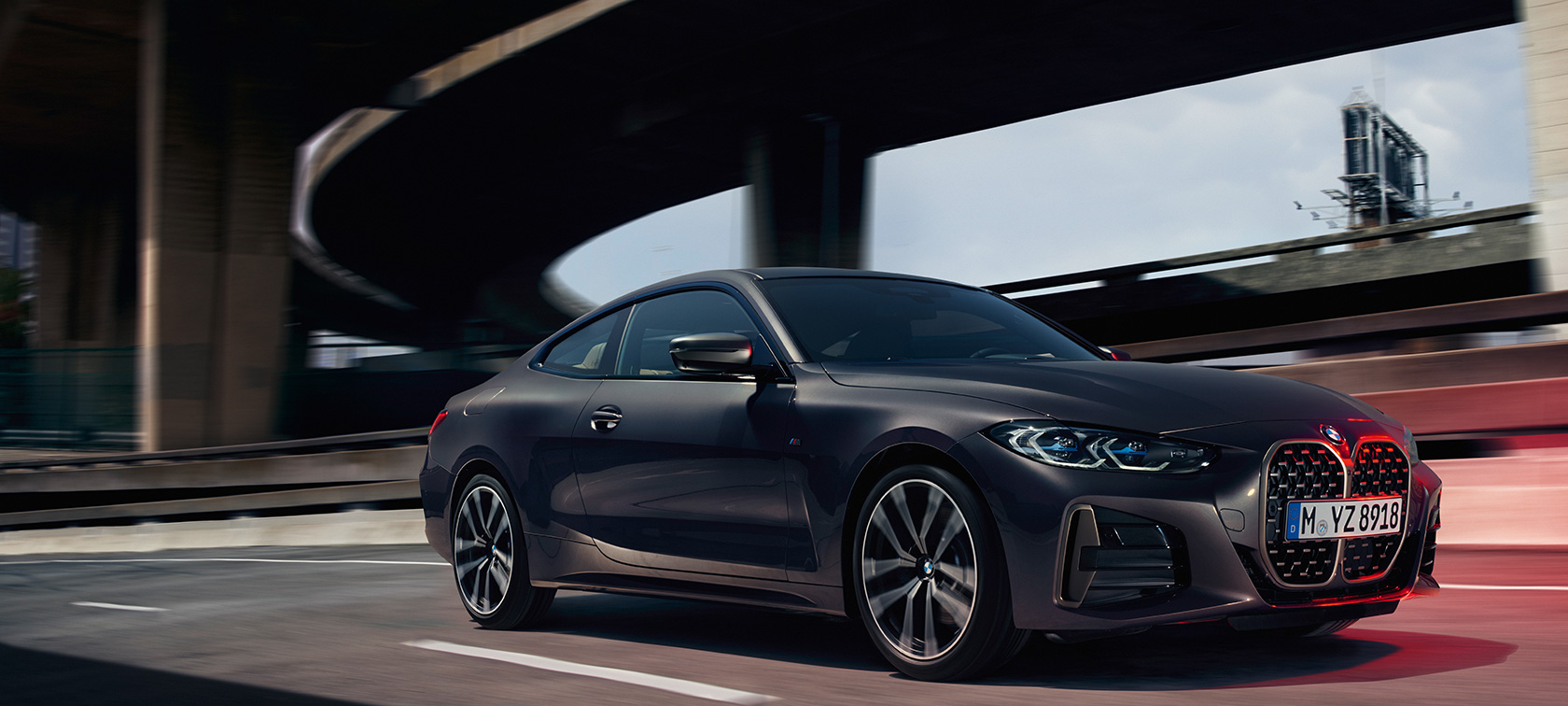 Driekwart vooraanzicht BMW M440i xDrive Coupé G22 2020 BMW M440i xDrive Coupé G22 2020 Dravitgrau metallic driekwart vooraanzicht