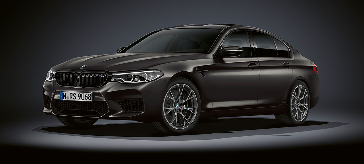 Ouïes M. BMW M5 Edition 35 Jahre, vue de trois quarts de profil.