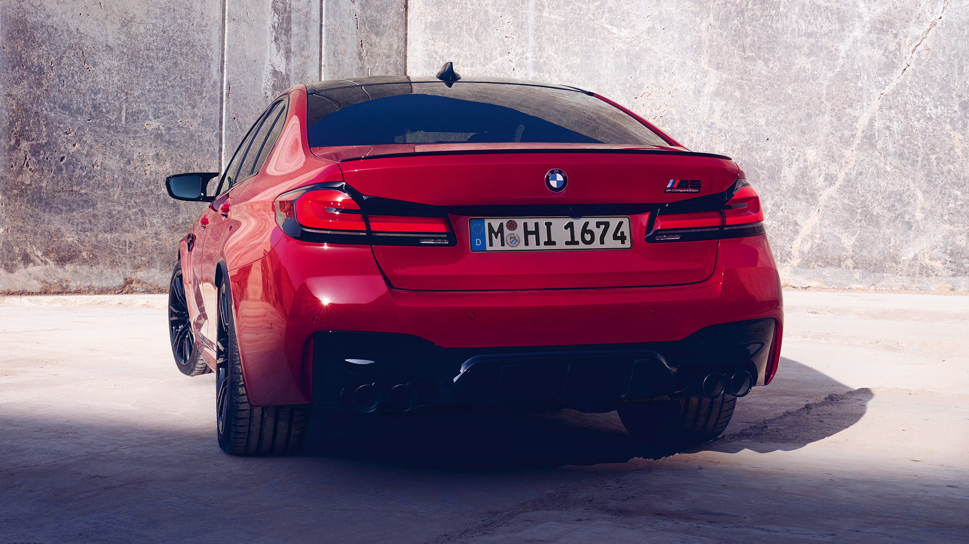 Achterlichten BMW M5 Competition F90 LCI facelift 2020 Achterlichten BMW M5 Competition F90 LCI facelift 2020 BMW Individual Imola Rot achteraanzicht