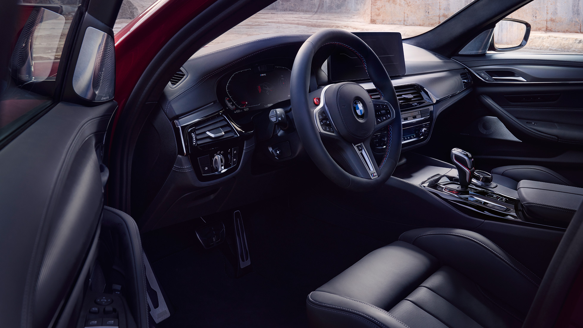 BMW M5 Competition F90 LCI facelift 2020 cockpit BMW M5 Competition F90 LCI facelift 2020 cockpit met geopende deur