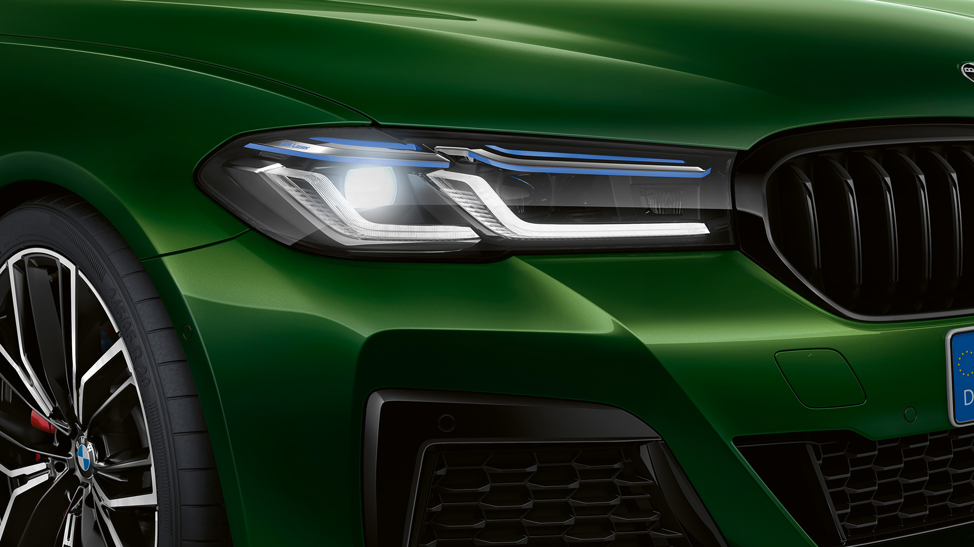 BMW Individual lichten Shadow Line BMW M550i xDrive Berline G30 LCI facelift 2020 BMW Individual lichten Shadow Line BMW M550i xDrive Berline G30 LCI facelift 2020 BMW Individual Verde Ermes metallic close-up voorkant