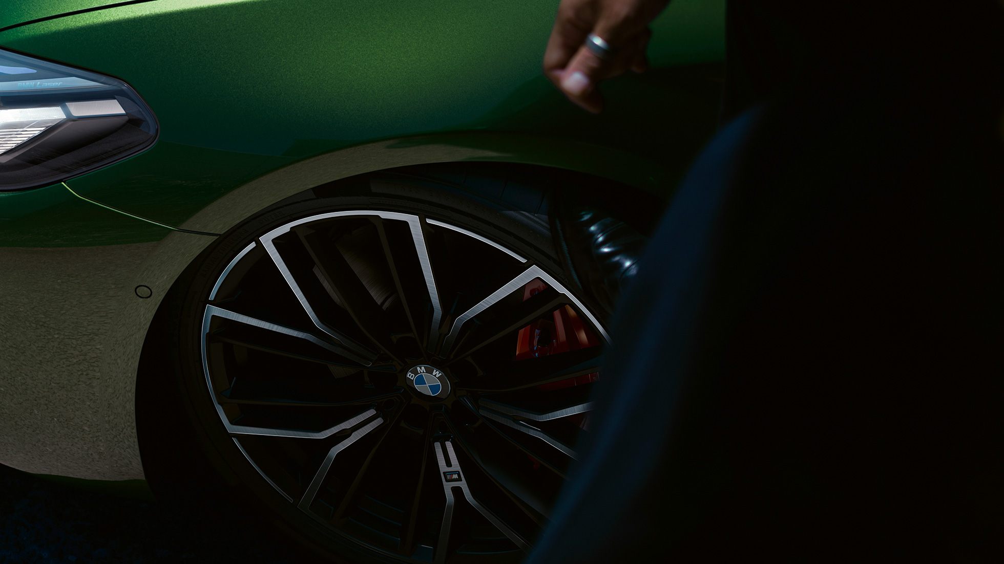 BMW M 20" lichtmetalen velg met M sportrem in Rot BMW M550i xDrive Berline G30 LCI facelift 2020 BMW M 20" lichtmetalen velg met M sportrem in Rot BMW M550i xDrive Berline G30 LCI facelift 2020