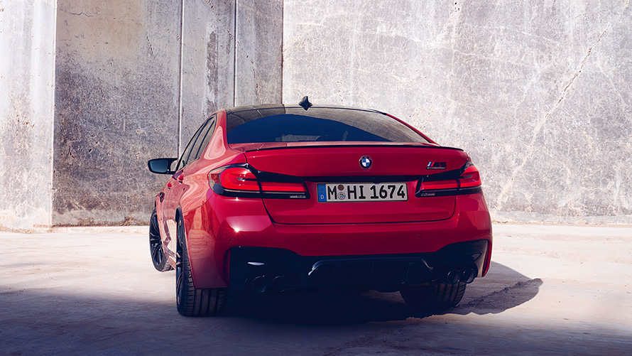 BMW M5 Competition F90 LCI facelift 2020 BMW Individual Imola Rot achteraanzicht