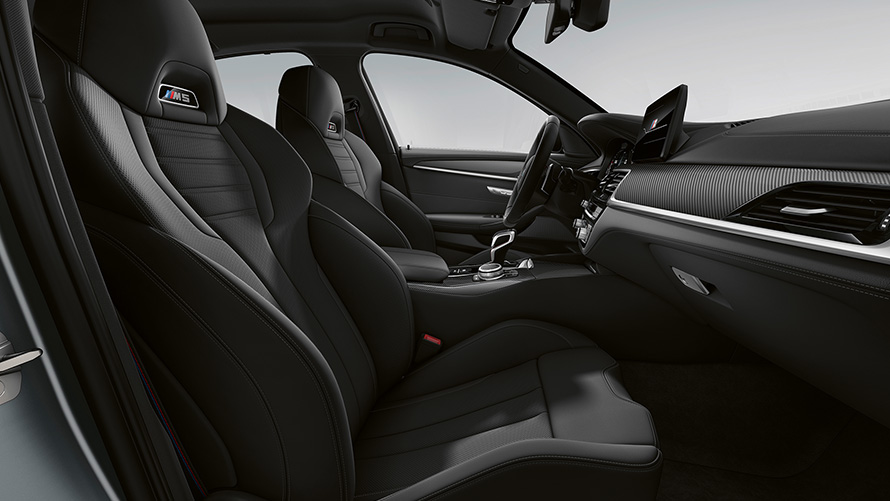 BMW M5 F90 LCI facelift 2020 cockpit met geopende deur
