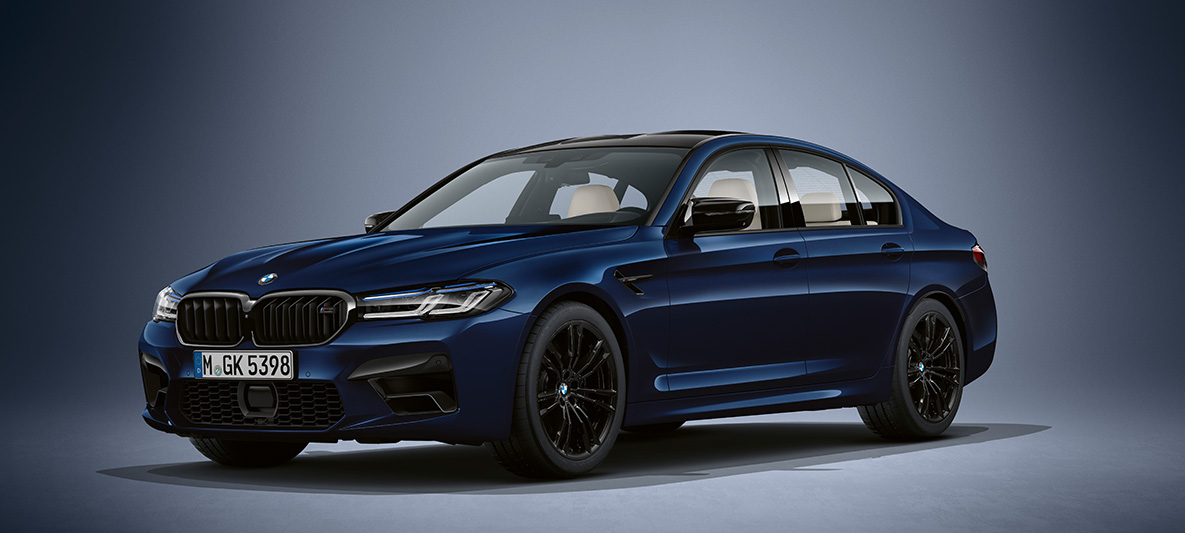 BMW Individual BMW M5 Berline F90 2020 Tansanitblau metallic BMW Individual BMW M5 Berline F90 LCI facelift 2020 Tansanitblau metallic driekwart vooraanzicht