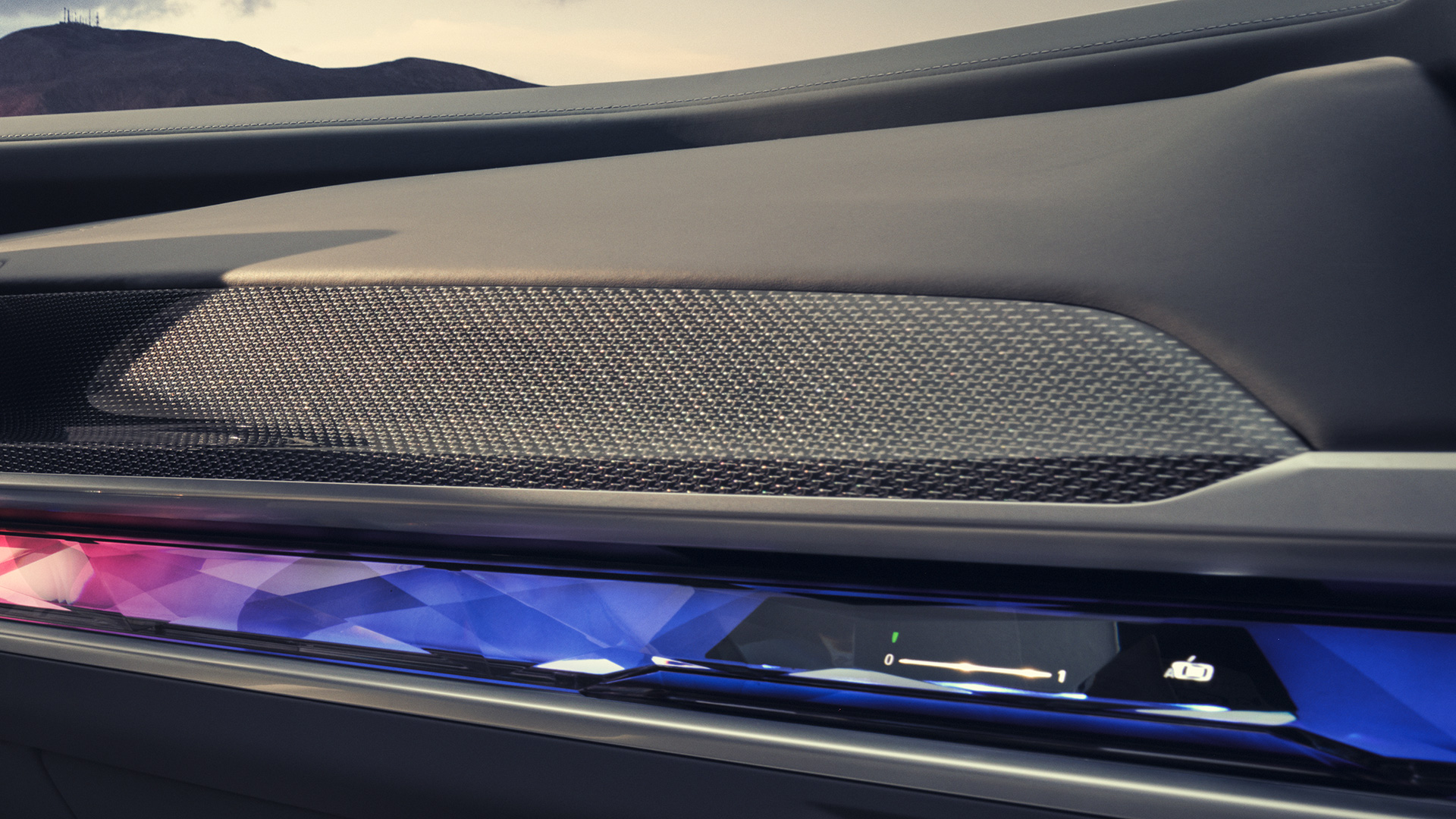 M decoratieve lijsten in Carbon Fibre BMW M760e xDrive G70 M decoratieve lijsten in Carbon Fibre BMW M760e xDrive G70 close-up