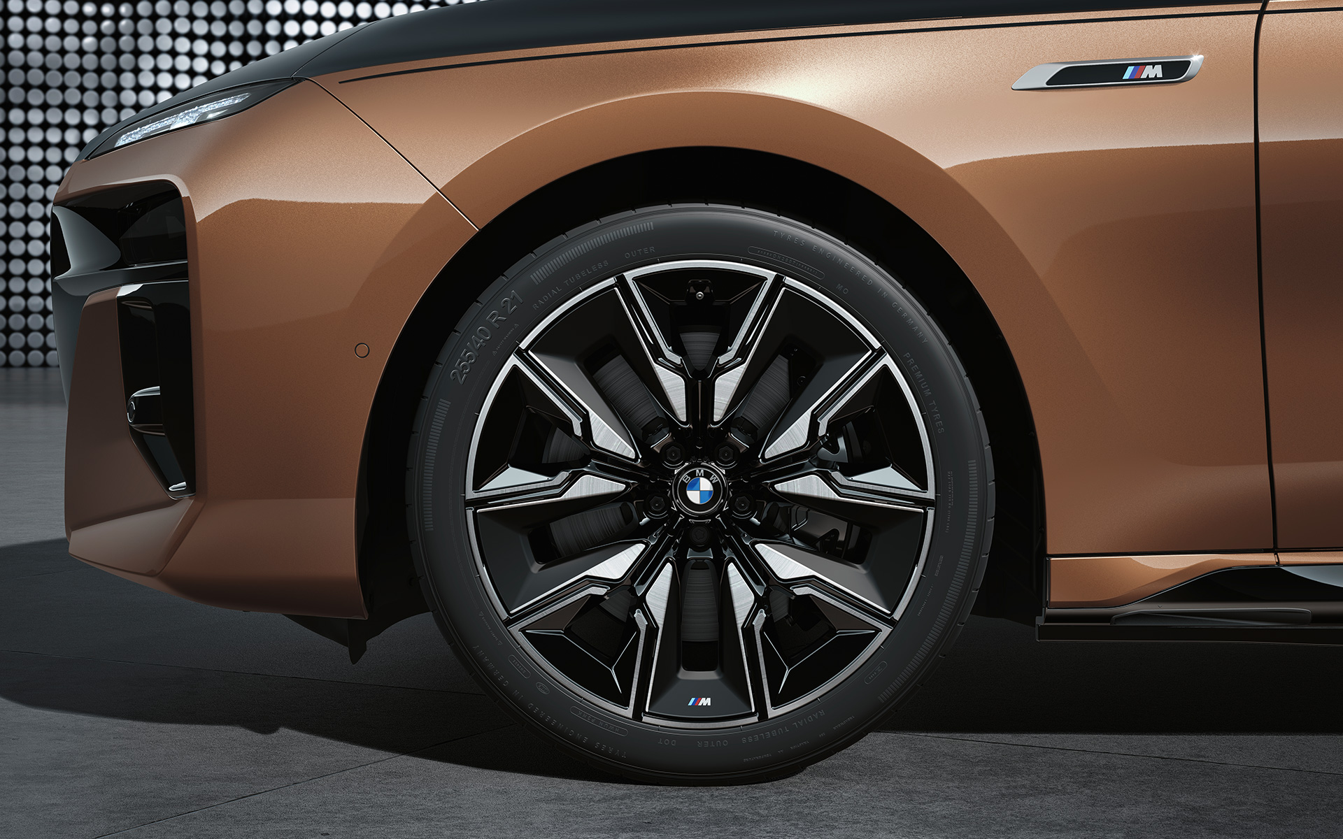 Jantes BMW M 21" aérodynamiques 909 M multicolores BMW i7 M70 xDrive Berline G70 BMW i7 M70 xDrive Berline G70 Jantes BMW M aérodynamiques 21" 909 M multicolores
