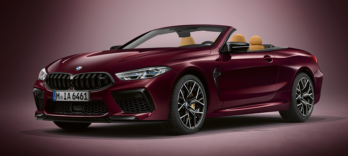 BMW Individual M8 Cabrio en BMW Individual Ametrine metallic F91. BMW Individual M8 Cabrio en BMW Individual Ametrine metallic, vue de trois quarts avant F91.