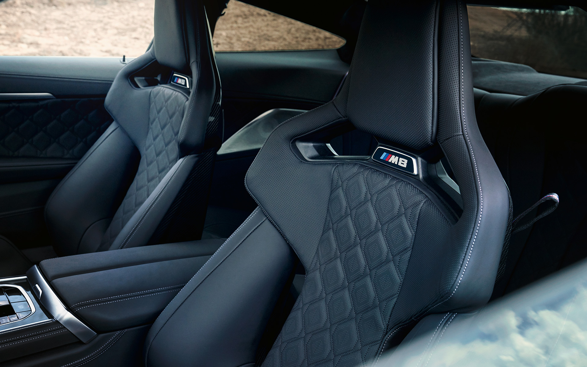 M carbon kuipzetels BMW M8 Coupé F92 LCI facelift 2022 BMW M8 Coupé F92 LCI facelift 2022 interieur cockpit M carbon kuipzetels