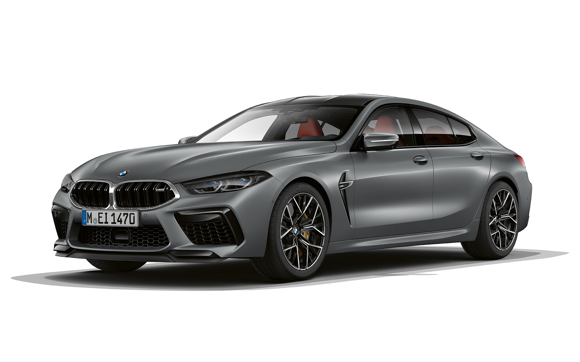 Driekwart vooraanzicht BMW M8 Gran Coupé F93 LCI facelift 2022 BMW M8 Gran Coupé F93 LCI facelift 2022 BMW Individual Frozen Pure Grey metallic driekwart vooraanzicht