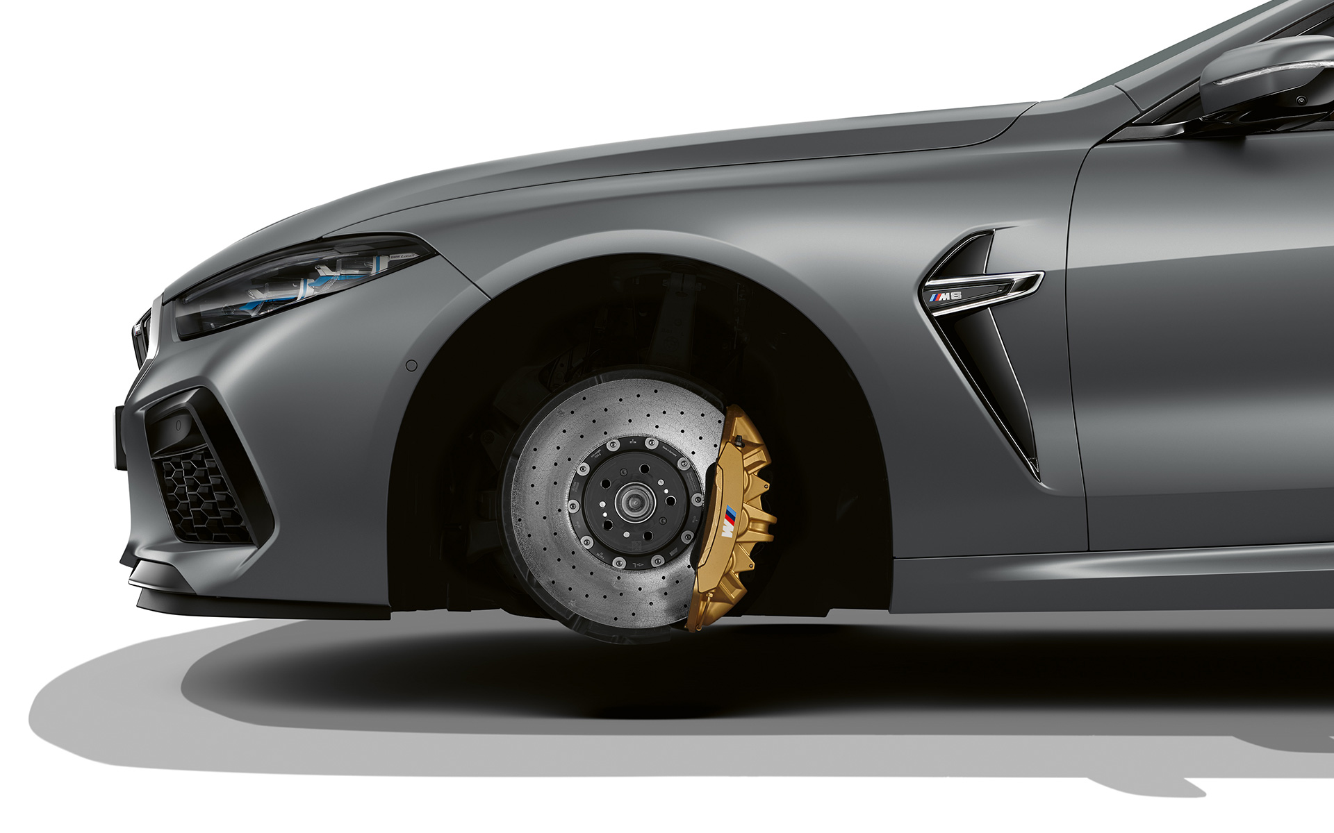 M Carbon keramische remmen BMW M8 Gran Coupé F93 LCI facelift 2022 BMW M8 Gran Coupé F93 LCI facelift 2022 BMW Individual Frozen Pure Grey metallic M Carbon keramische remmen zonder banden