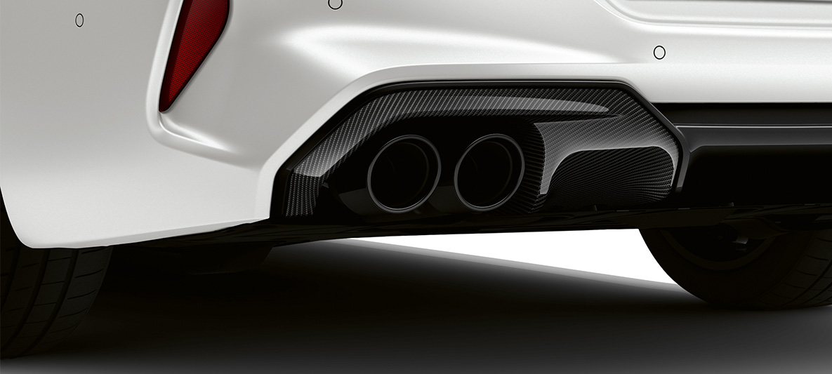 Achterschort carbon M Carbon exterieurpakket BMW M8 Competition Gran Coupé F93 LCI facelift 2022 BMW M8 Competition Gran Coupé F93 LCI facelift 2022 BMW Individual Frozen Brilliant White metallic M Carbon exterieurpakket achterschort carbon close-up