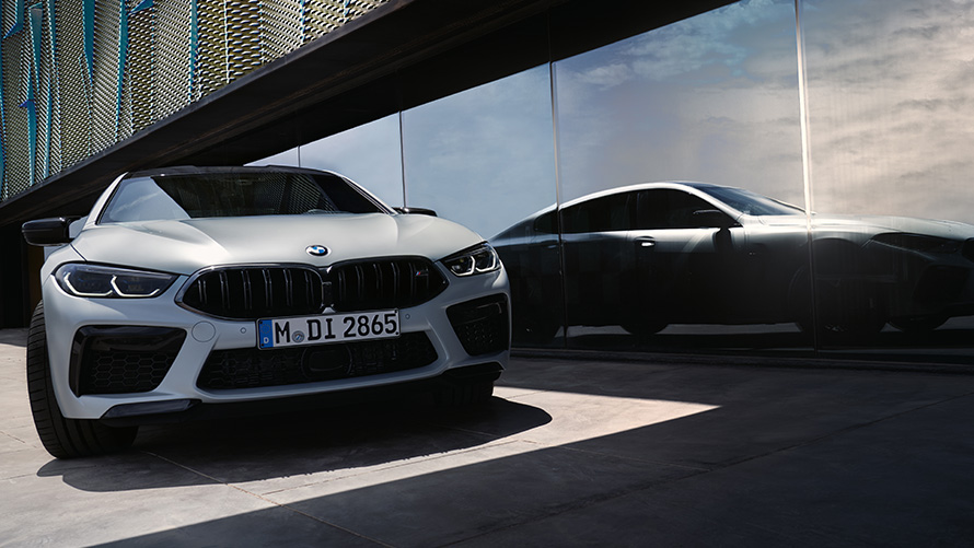 Technische gegevens BMW M8 Competition Gran Coupé F93 LCI facelift 2022 BMW M8 Competition Gran Coupé F93 LCI facelift 2022 BMW Individual Frozen Brilliant White metallic vooraanzicht technische gegevens