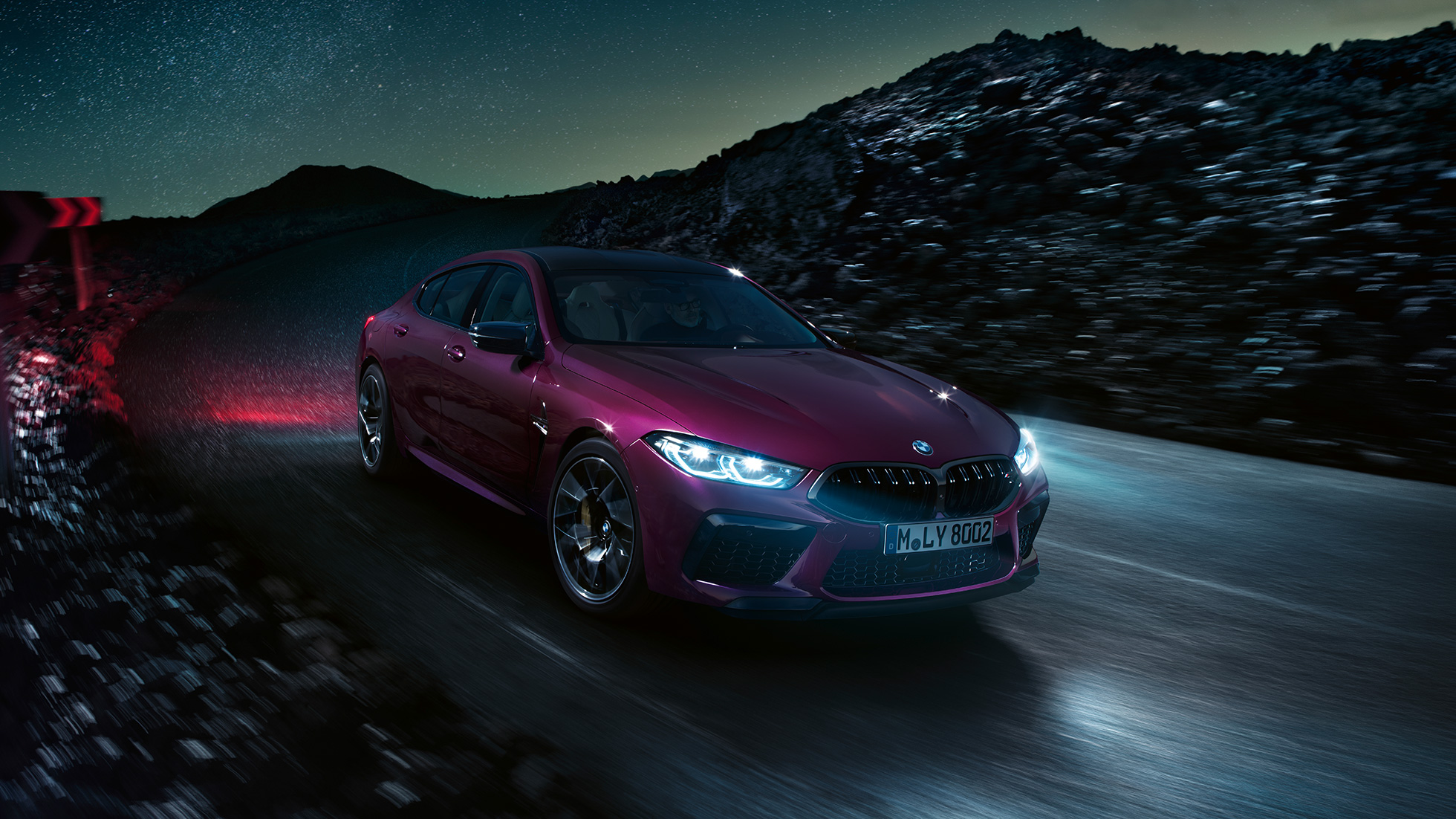 BMW M8 Competition Gran Coupé driekwart vooraanzicht BMW M8 Competition Gran Coupé F93 2020 BMW Individual Ametrin metallic driekwart vooraanzicht