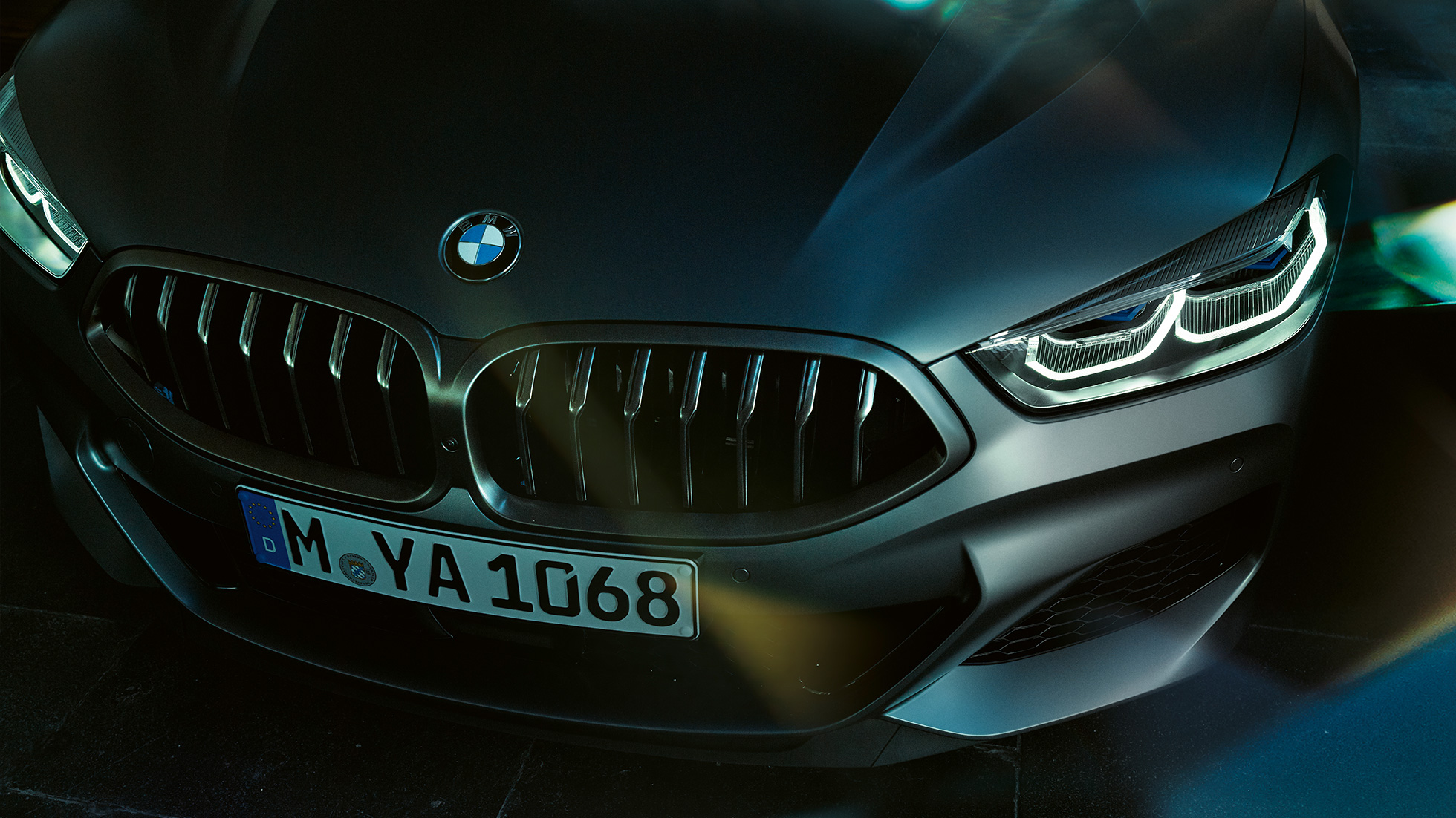 Dubbele nieren BMW M850i xDrive Gran Coupé Dubbele nieren BMW M850i xDrive Gran Coupé G16 2019 BMW Individual Frozen Bluestone metallic close-up voorkant