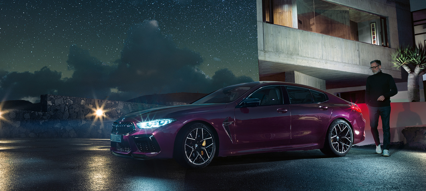 La nouvelle BMW M8 Competition Gran Coupé F93 Vue de trois quarts de profil de la nouvelle BMW M8 Competition Gran Coupé F93 2020 en BMW Individual Ametrin metallic