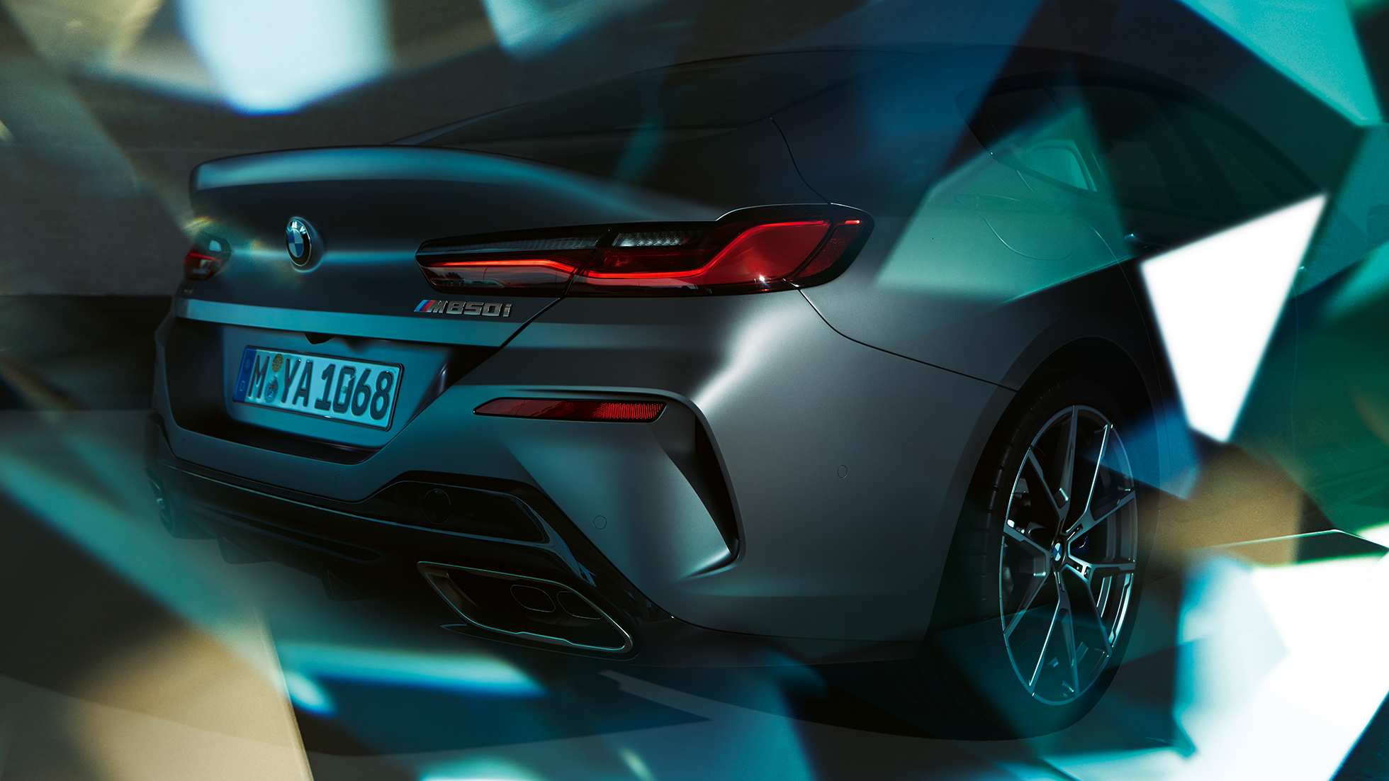 BMW M850i xDrive Gran Coupé, achterkant met uitlaatpijpen met vrije vorm BMW M850i xDrive Gran Coupé, design, achterkant met uitlaatpijpen met vrije vorm