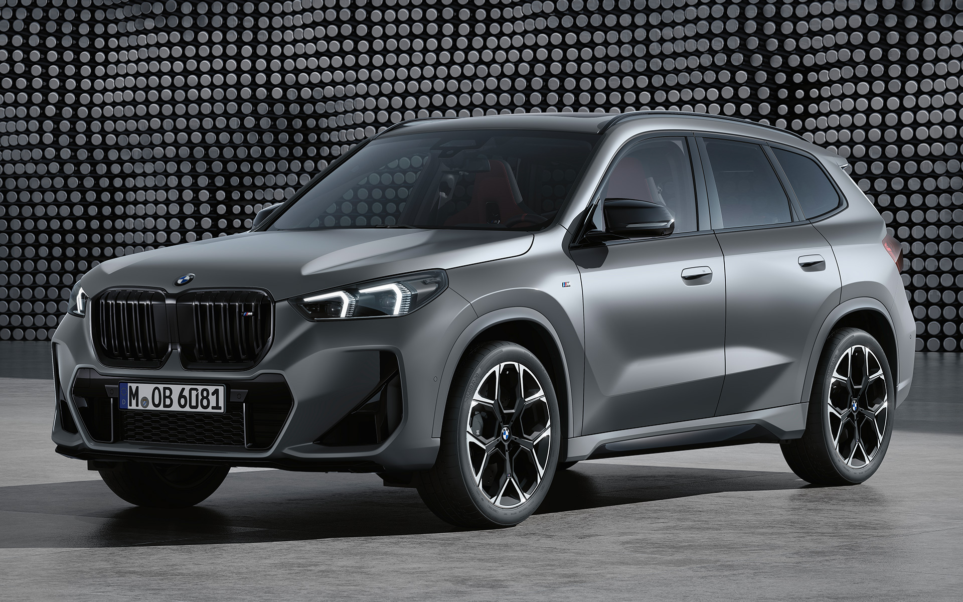 BMW X1 M35i xDrive BMW X1 M35i xDrive driekwart vooraanzicht