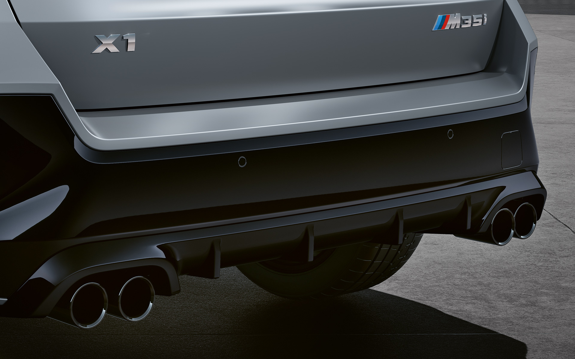 BMW X1 M35i xDrive detail uitlaatpijpen BMW X1 M35i xDrive exterieur detail uitlaatpijpen
