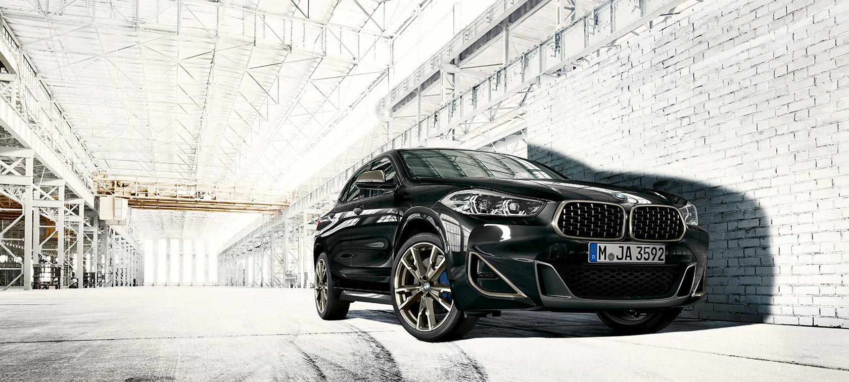 Kikvorsperspectief BMW X2 M35i SUV Kikvorsperspectief BMW X2 M35i SUV Saphirschwarz metallic F39 2018