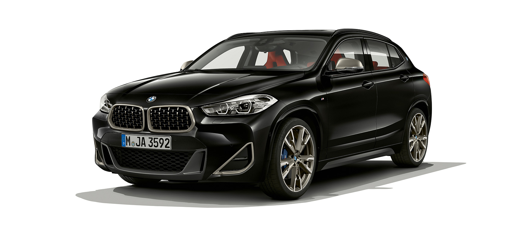 Driekwart vooraanzicht BMW X2 BMW X2 M35i SUV F39 Driekwart vooraanzicht BMW X2 M35i SUV 2018 F39 Saphirschwarz metallic