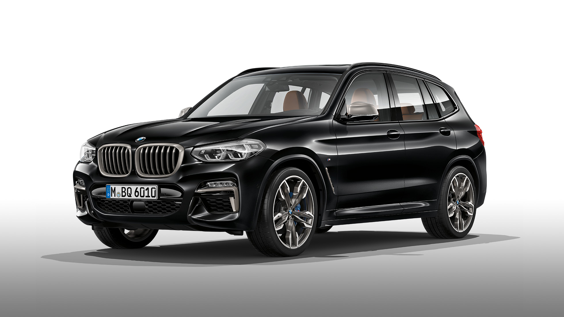 BMW X3 M40i et BMW X3 M40d, vue de profil G01. Extérieur des BMW X3 M40i et BMW X3 M40d en Saphierschwarz metallic, vue de profil G01.