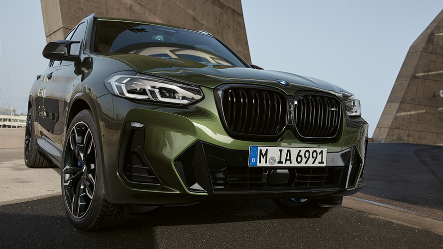 BMW X3 M40i G01 LCI facelift 2021 Malachitgrün metallic vooraanzicht stilstaand
