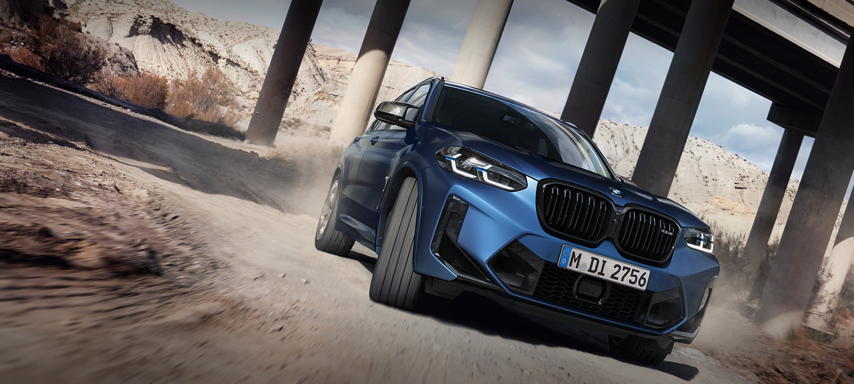 BMW X3 M Competition F97 LCI facelift 2021 Frozen Marina Bay Blau metallic driekwart vooraanzicht rijdend