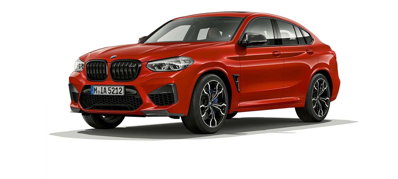 BMW X4 M Competition, vue de trois quarts de profil F98. Extérieur de la BMW X4 M Competition en Toronto Rot metallic, vue de profil F98.