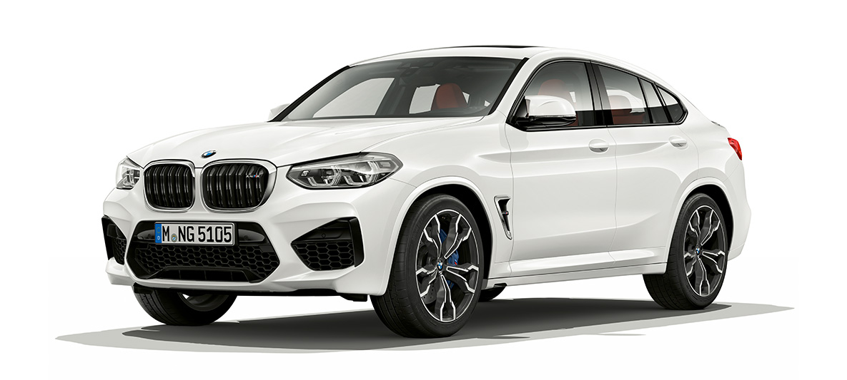 BMW X4 M Competition, vue de trois quarts de profil F98. Extérieur de la BMW X4 M en Alpinweiß, vue de trois quarts de profil F98.
