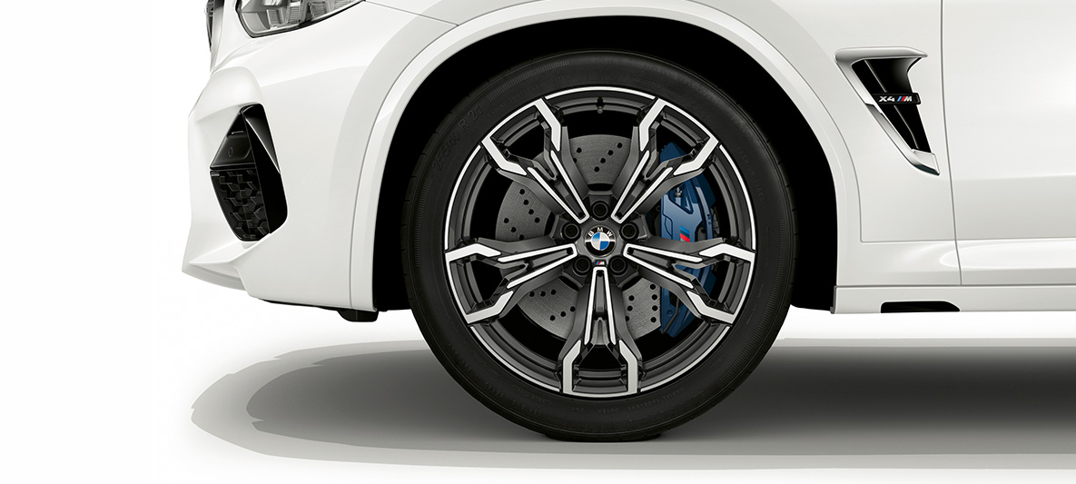 Extérieur de la BMW X4 M en Alpinweiß, jantes BMW M en alliage léger de 21" en Orbitgrau F98. Extérieur de la BMW X4 M en Alpinweiß, jantes BMW M en alliage léger de 21" en Orbitgrau F98.