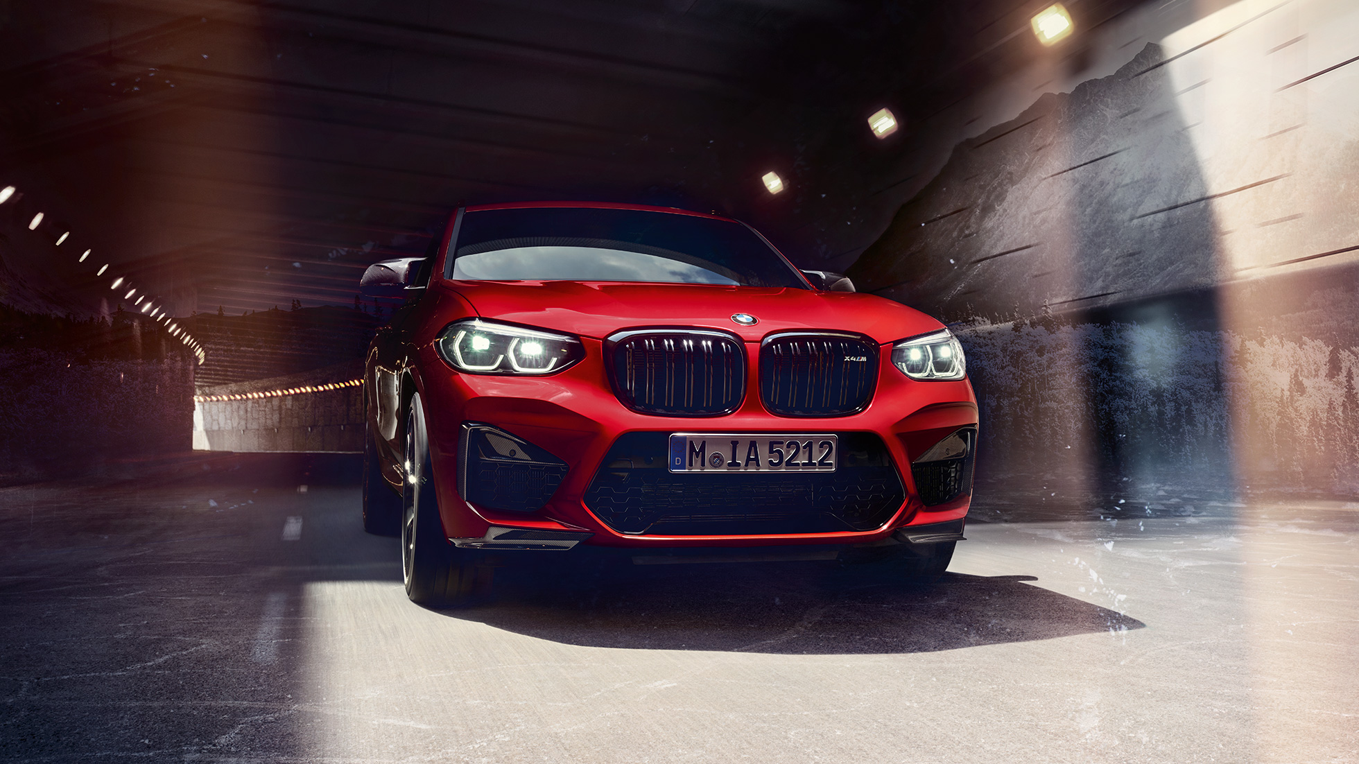 BMW X4 M Competition, driekwart vooraanzicht F98. BMW X4 M Competition in Toronto Rot metallic, exterieur, driekwart vooraanzicht F98.