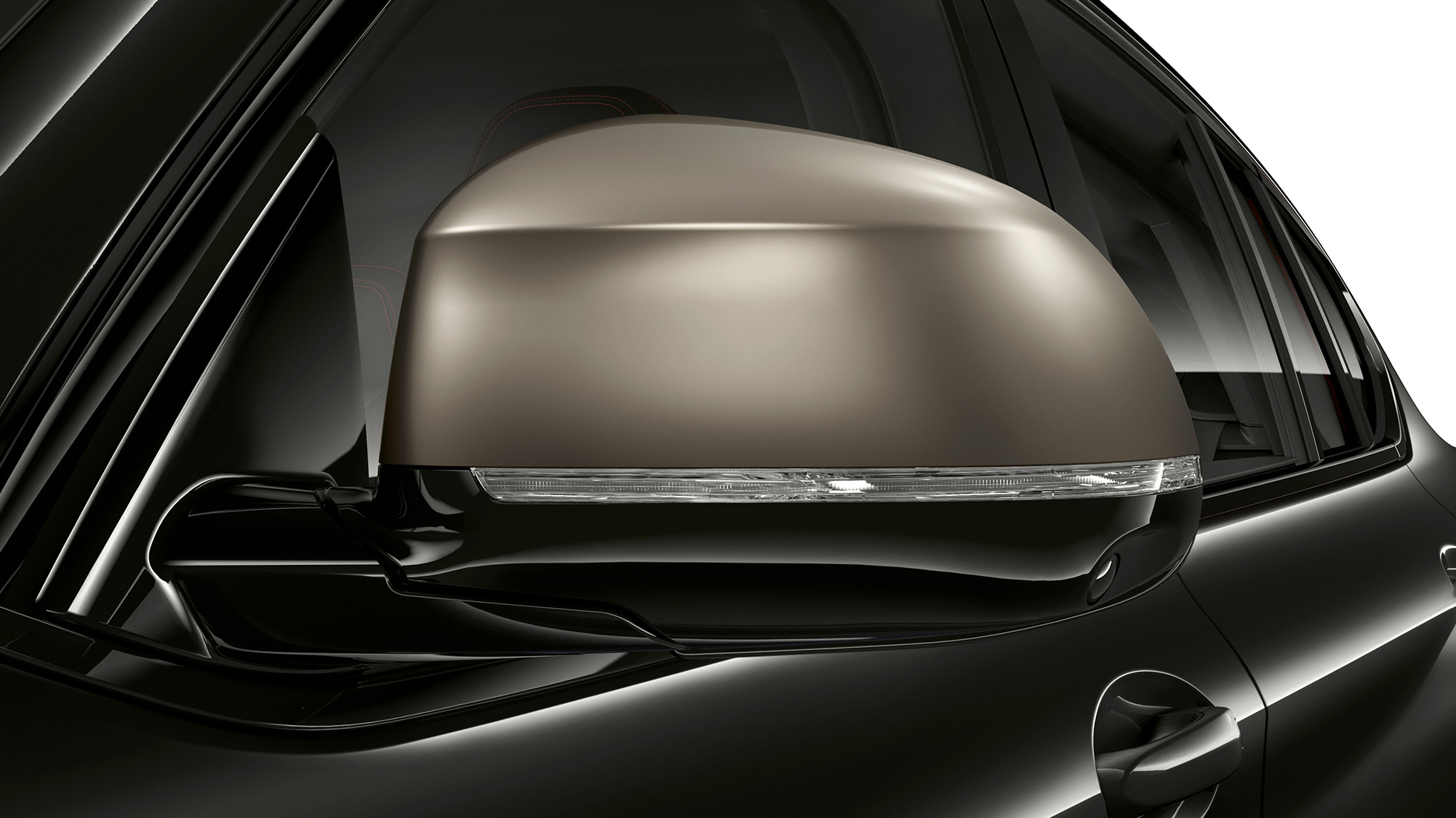 BMW X4 M40i en BMW X4 M40d, spiegelbehuizingen G02. BMW X4 M40i en BMW X4 M40d in Saphirschwarz metallic, exterieur, gegalvaniseerde spiegelbehuizingen in Cerium Grey G02.