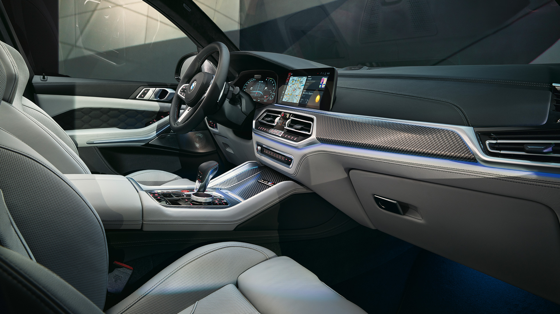 BMW X5 M Competition SUV middenconsole met M keuzehendel BMW X5 M Competition SUV middenconsole met M keuzehendel F95 interieur