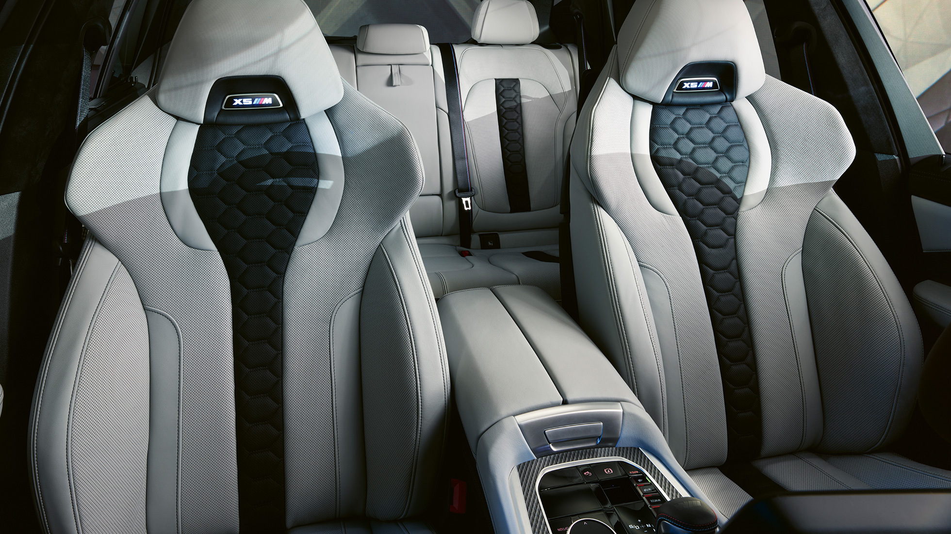 Multifunctionele M zetels BMW X5 M Competition SUV Multifunctionele M zetels met verlicht X5 M logo BMW X5 M Competition SUV F95 interieur