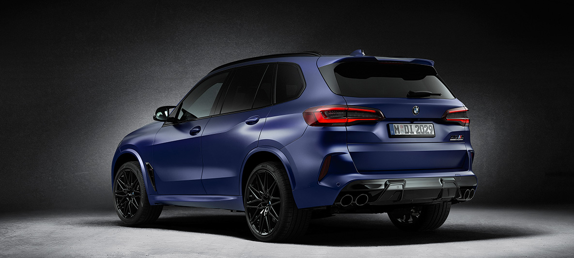 BMW X5 M First Edition F95 2020 BMW Individual special paint work Frozen Marina Bay Blue metallic matte three-quarter rear view BMW X5 M First Edition F95 2020 BMW Individual special paint work Frozen Marina Bay Blue metallic matte three-quarter rear view