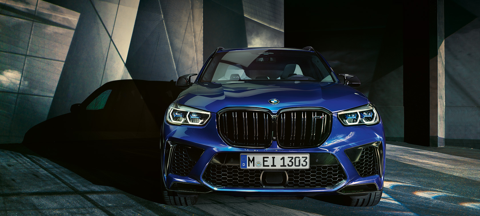 BMW X5 M Competition vooraanzicht F95 BMW X5 M Competition Marina Bay Blau metallic F95 2020 vooraanzicht
