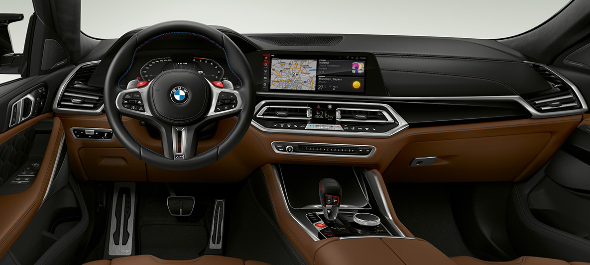 Volant M en cuir de la BMW X6 M SUV Volant M en cuir avec surpiqûres contrastées, BMW X6 M SUV F96 2020, poste de conduite