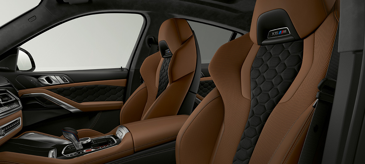 Sièges M multifonctions de la BMW X6 M SUV Sièges M multifonctions avec logo X6 M, BMW X6 M SUV F96 2020, habitacle