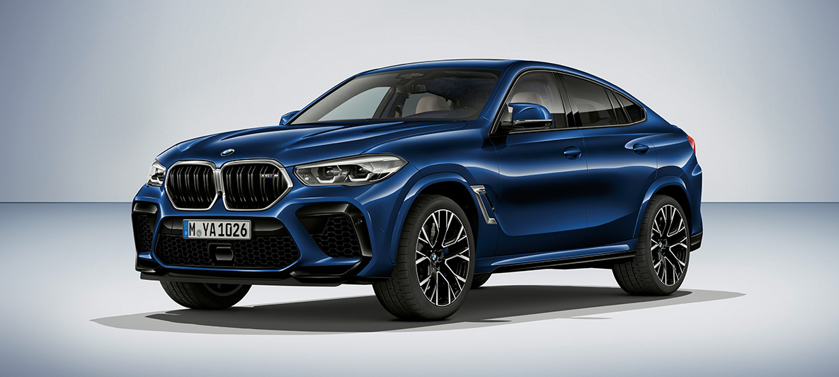 BMW X6 M SUV en BMW Individual Tansanitblau metallic BMW X6 M SUV F96 2020 en BMW Individual Tansanitblau metallic, vue de trois quarts de profil