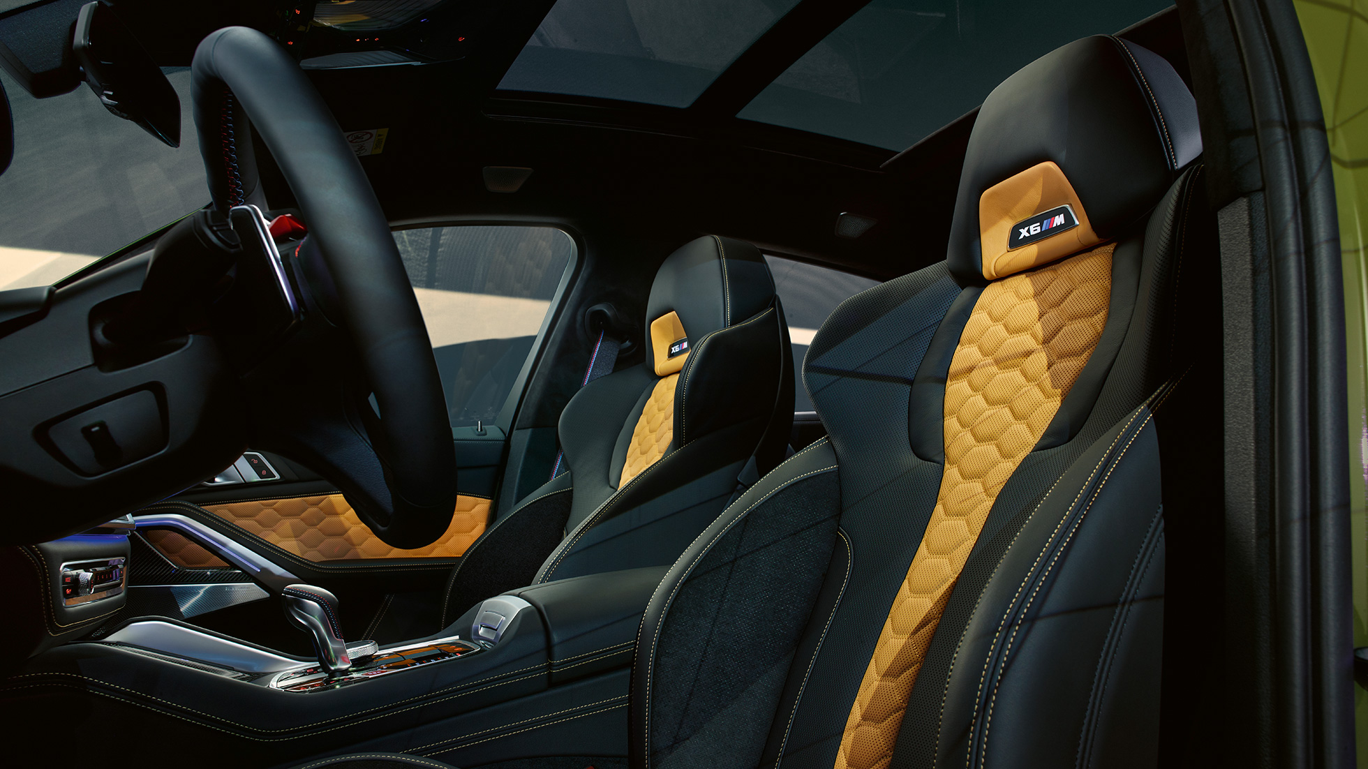 Sièges M multifonctions de la BMW X6 M Competition SUV F96 Sièges M multifonctions de la BMW X6 M Competition SUV, intérieur F96