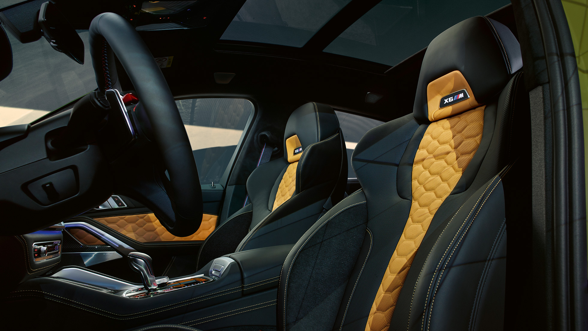 Sièges M multifonctions de la BMW X6 M Competition SUV Sièges M multifonctions avec inscription X6 M éclairée, BMW X6 M Competition SUV F96, habitacle