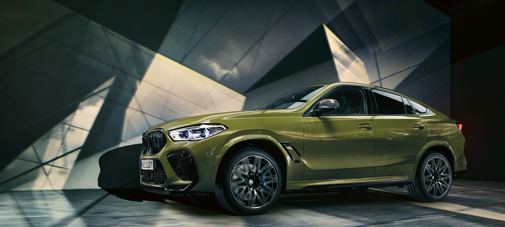 Les nouvelles voitures BMW X6 M SUV F96 Les nouvelles voitures BMW X6 M SUV en teinte spéciale BMW Individual Urban Green F96 2020