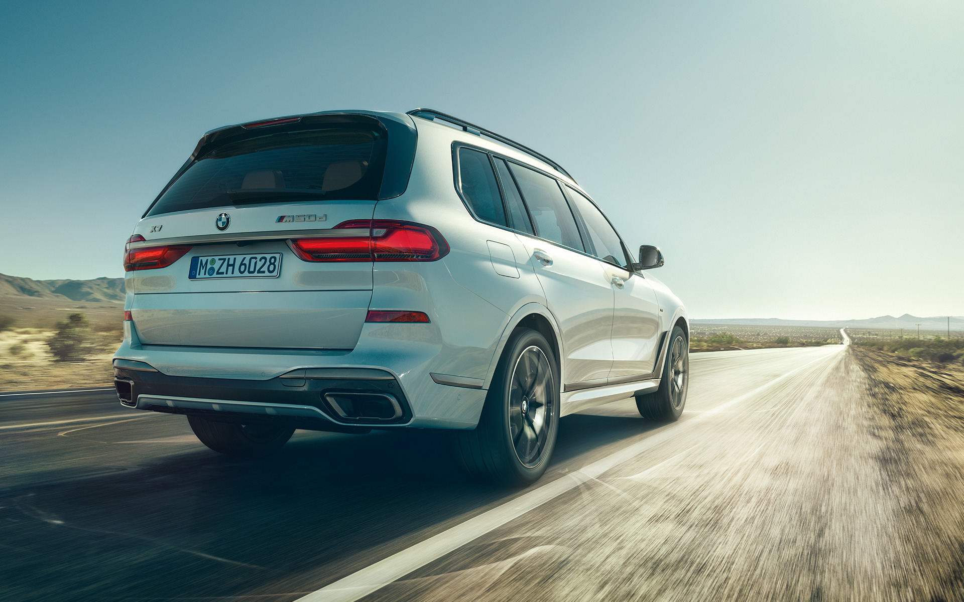 BMW X7 G07 2019 Mineralweiß, vue arrière en mouvement BMW X7 G07 2019 Mineralweiß, vue arrière en mouvement