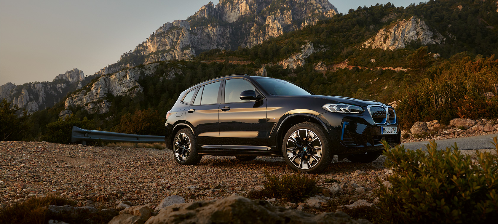 BMW iX3 G08 2021 M Carbonschwarz zijaanzicht