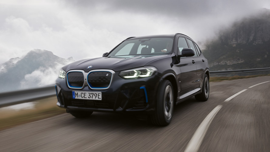 BMW iX3 G08 eerste generatie driekwart zijaanzicht stilstaand BMW X-modellen BMW iX3 G08 eerste generatie driekwart zijaanzicht stilstaand