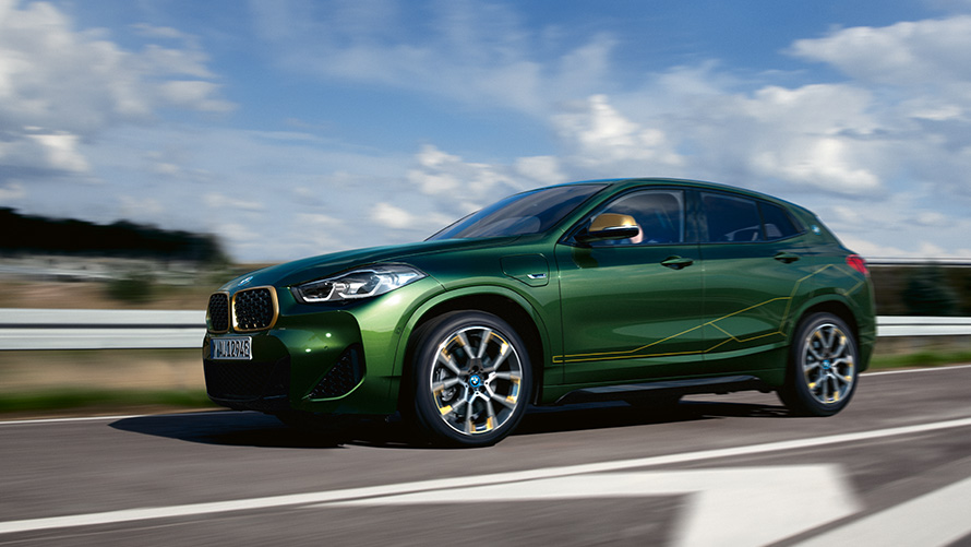 BMW X2 F39 eerste generatie driekwart vooraanzicht op de weg BMW X-modellen BMW X2 F39 eerste generatie driekwart vooraanzicht op de weg