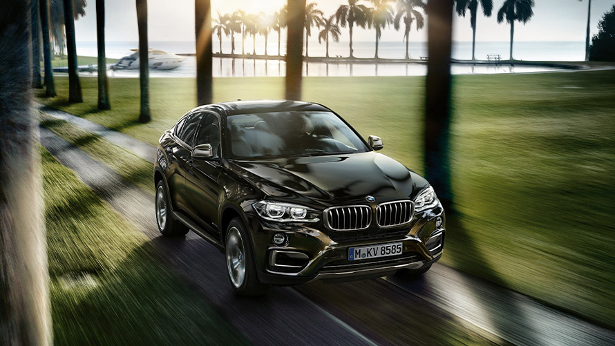 BMW X6 F16 tweede generatie driekwart vooraanzicht rijdend BMW X-modellen BMW X6 F16 tweede generatie driekwart vooraanzicht rijdend